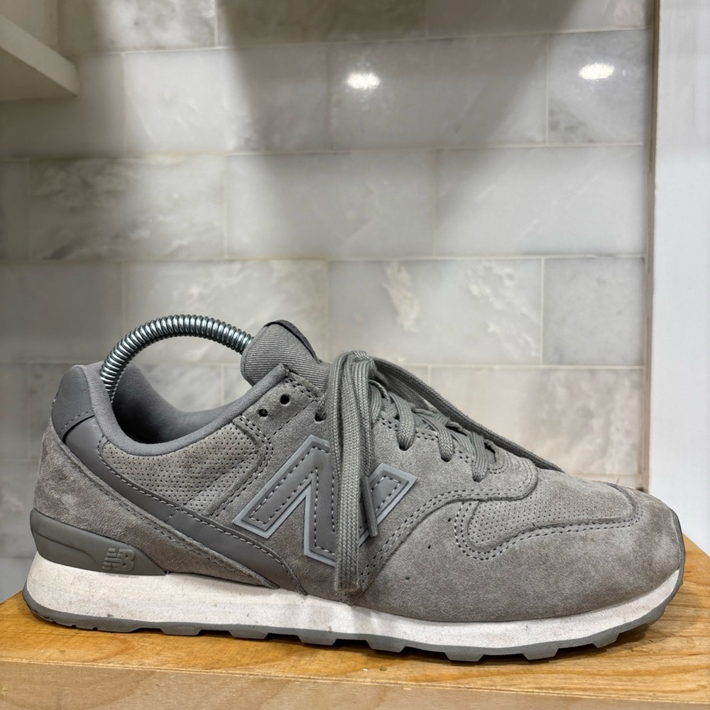 New Balance 696 Gray Suede Running Shoes Sneakers WL696WPG Women’s Size 8